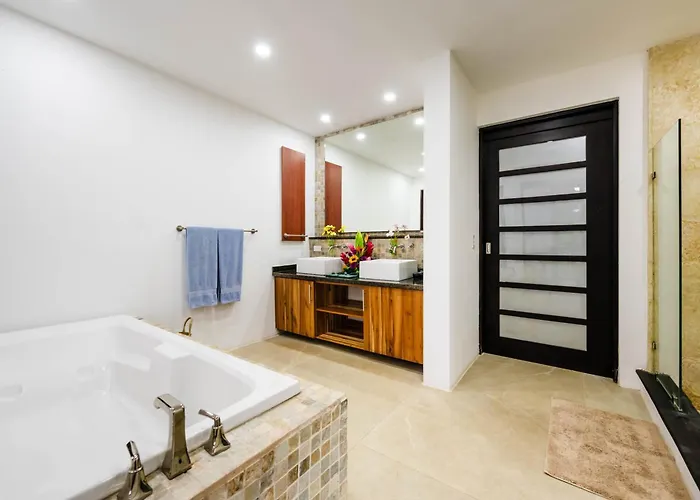 Ocean View Penthouse Close To The & Town