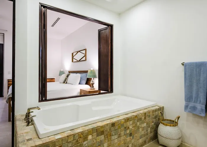 Ocean View Penthouse Close To The & Town *