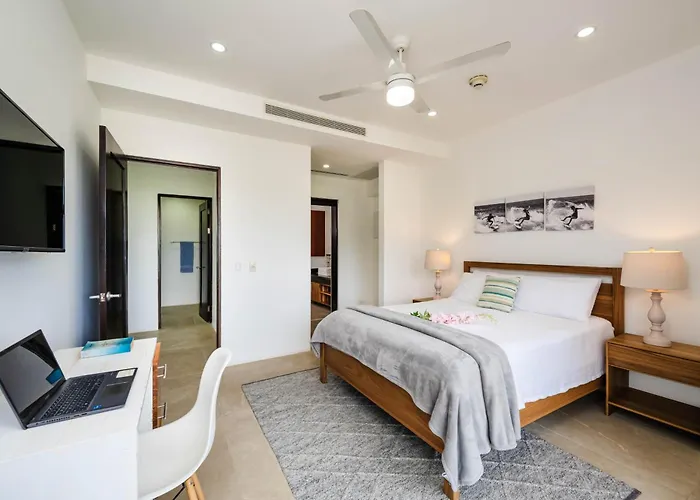 Hébergement de vacances Ocean View Penthouse Close To The & Town *