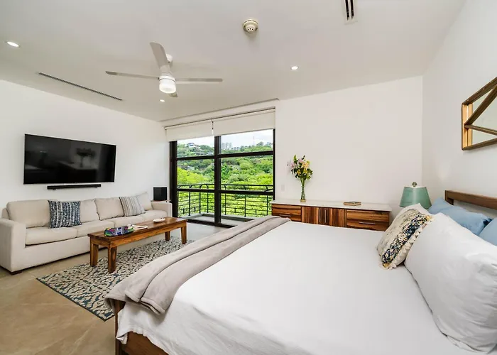 Ocean View Penthouse Close To The & Town