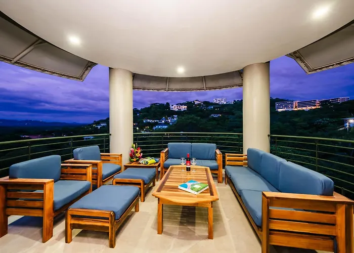 Ocean View Penthouse Close To The & Town
